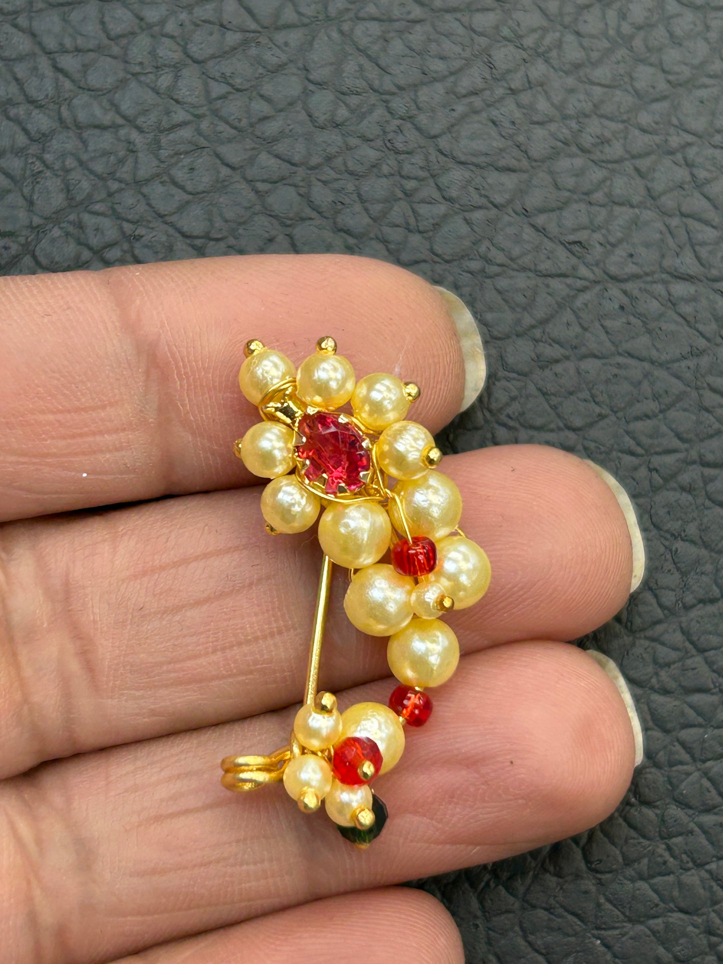Maharashtrian Nath : nose pin