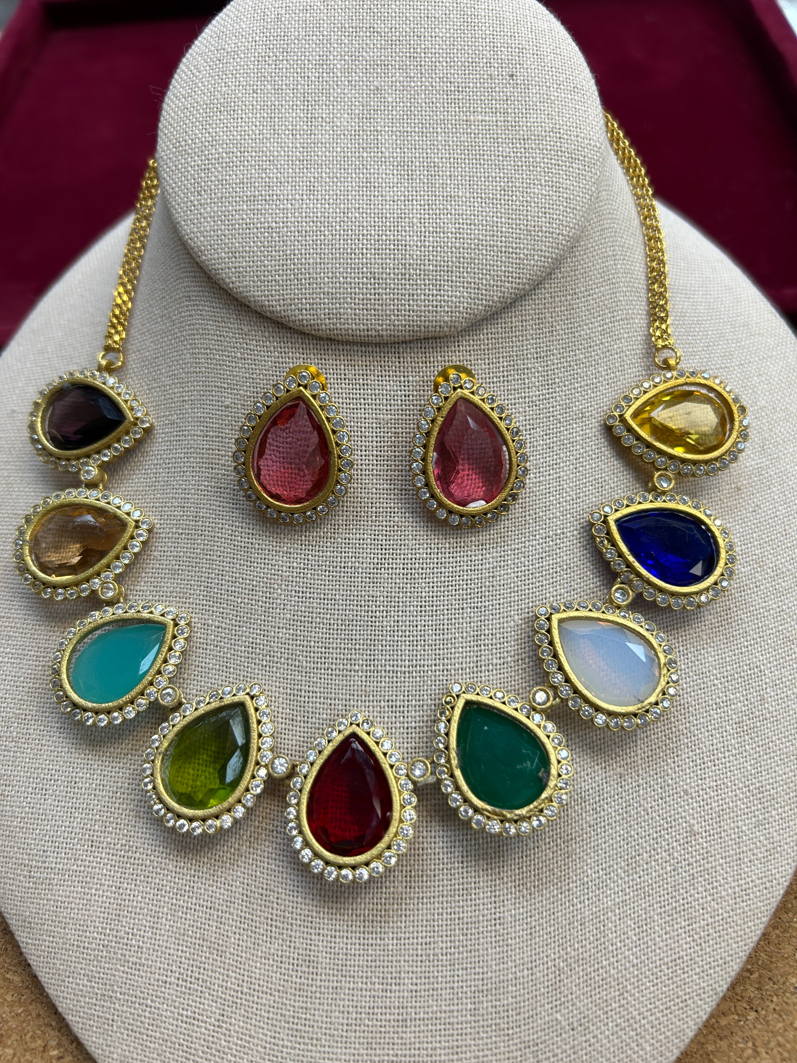 Multi color stone necklace set