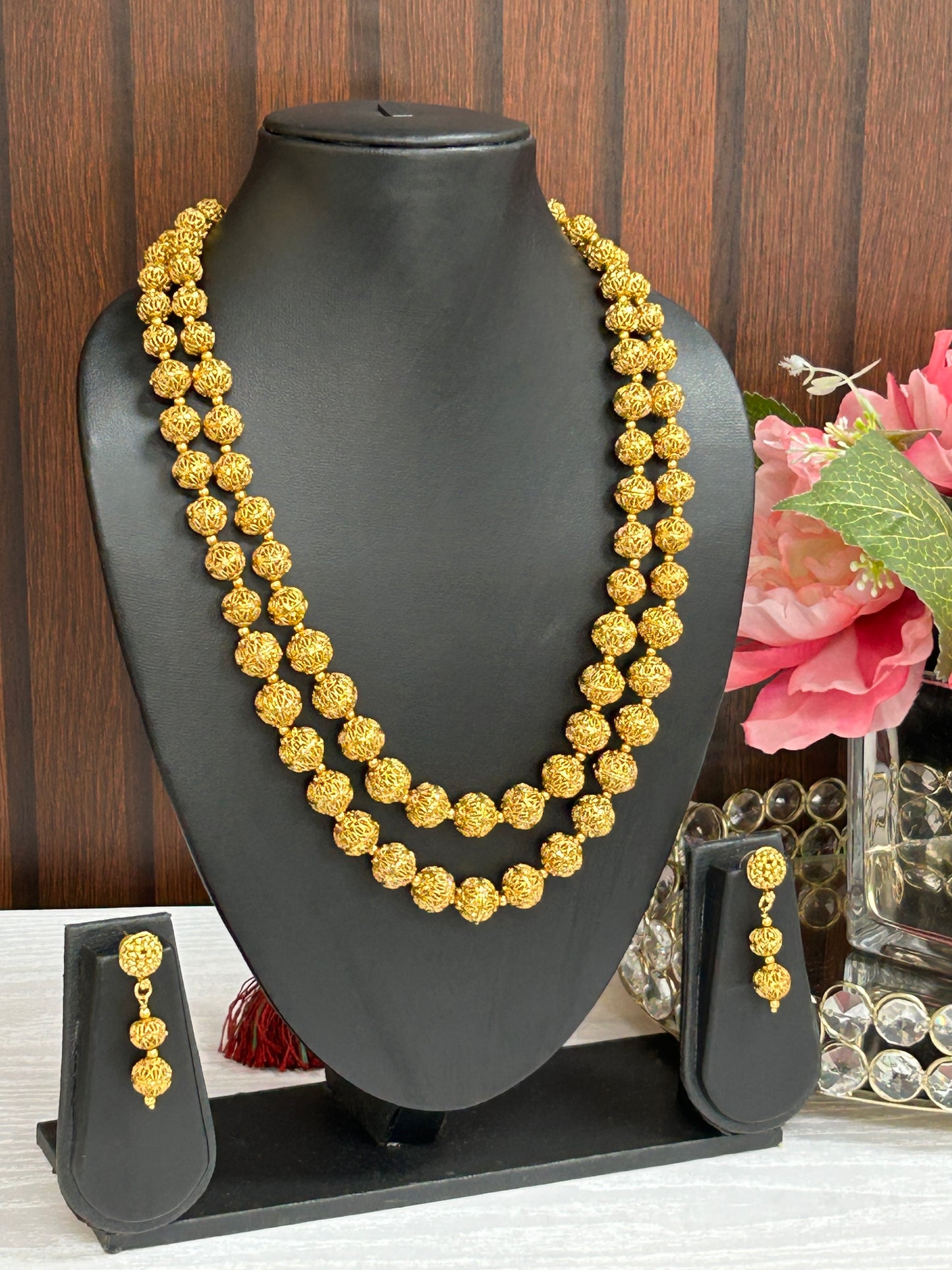 Gold polished necklace set
