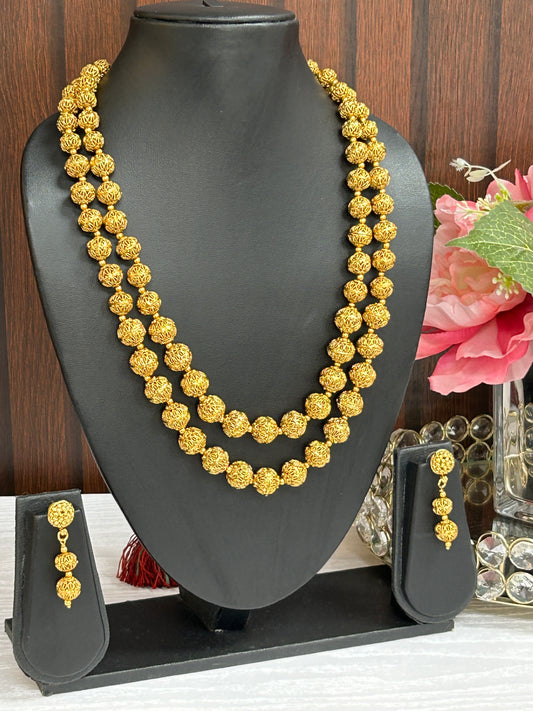 Gold polished necklace set