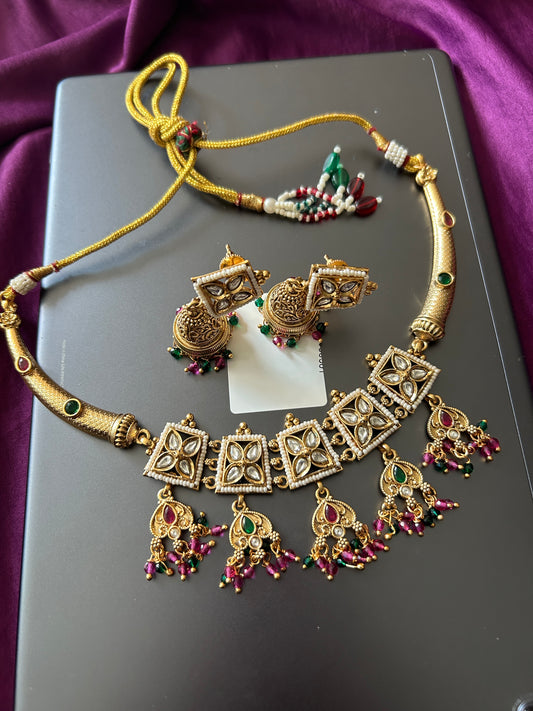 Lightweight gold look choker necklace