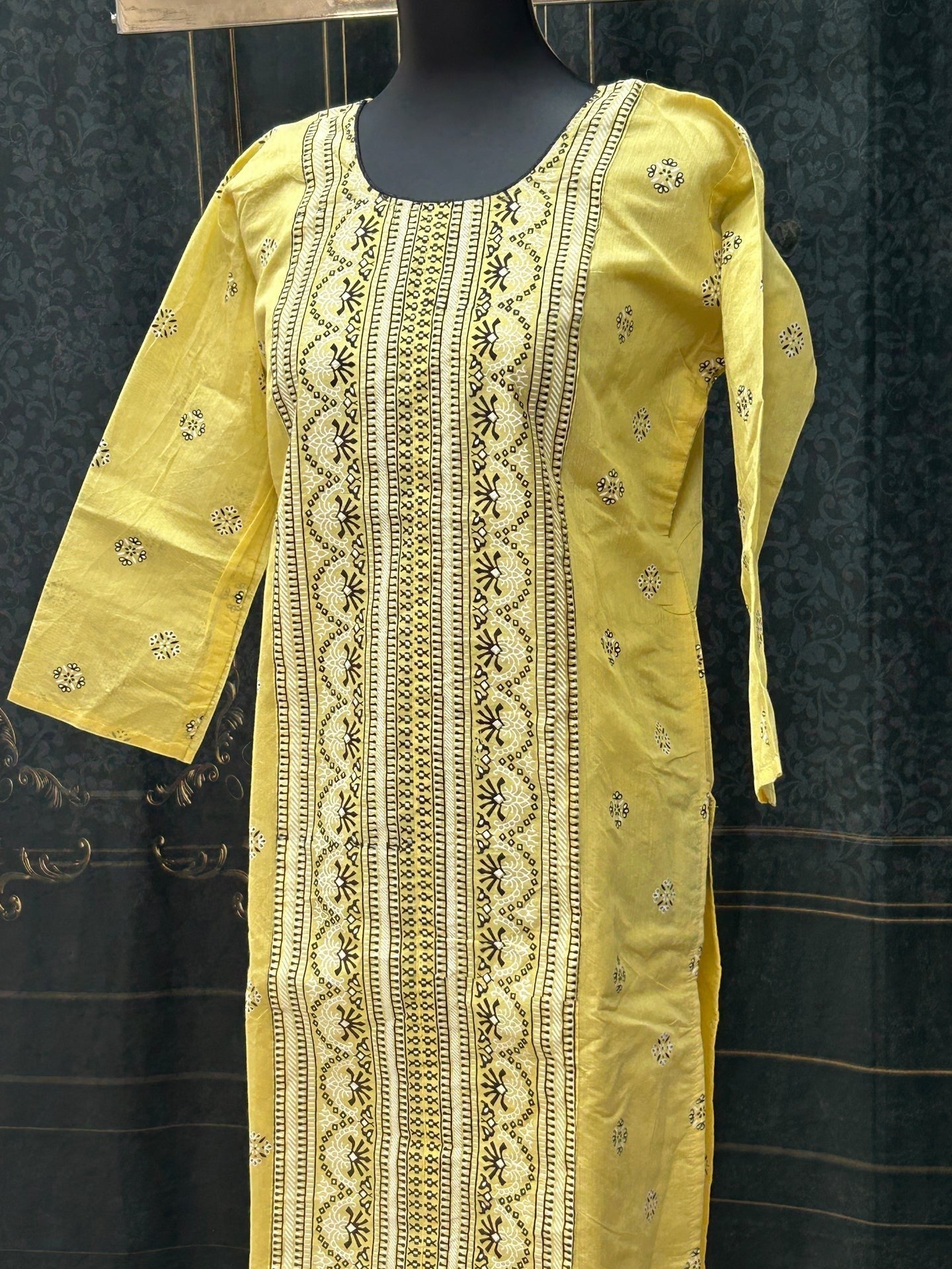 Kurti Connection USA yellow cotton kurti tunic with black and white traditional vertical print and round neckline