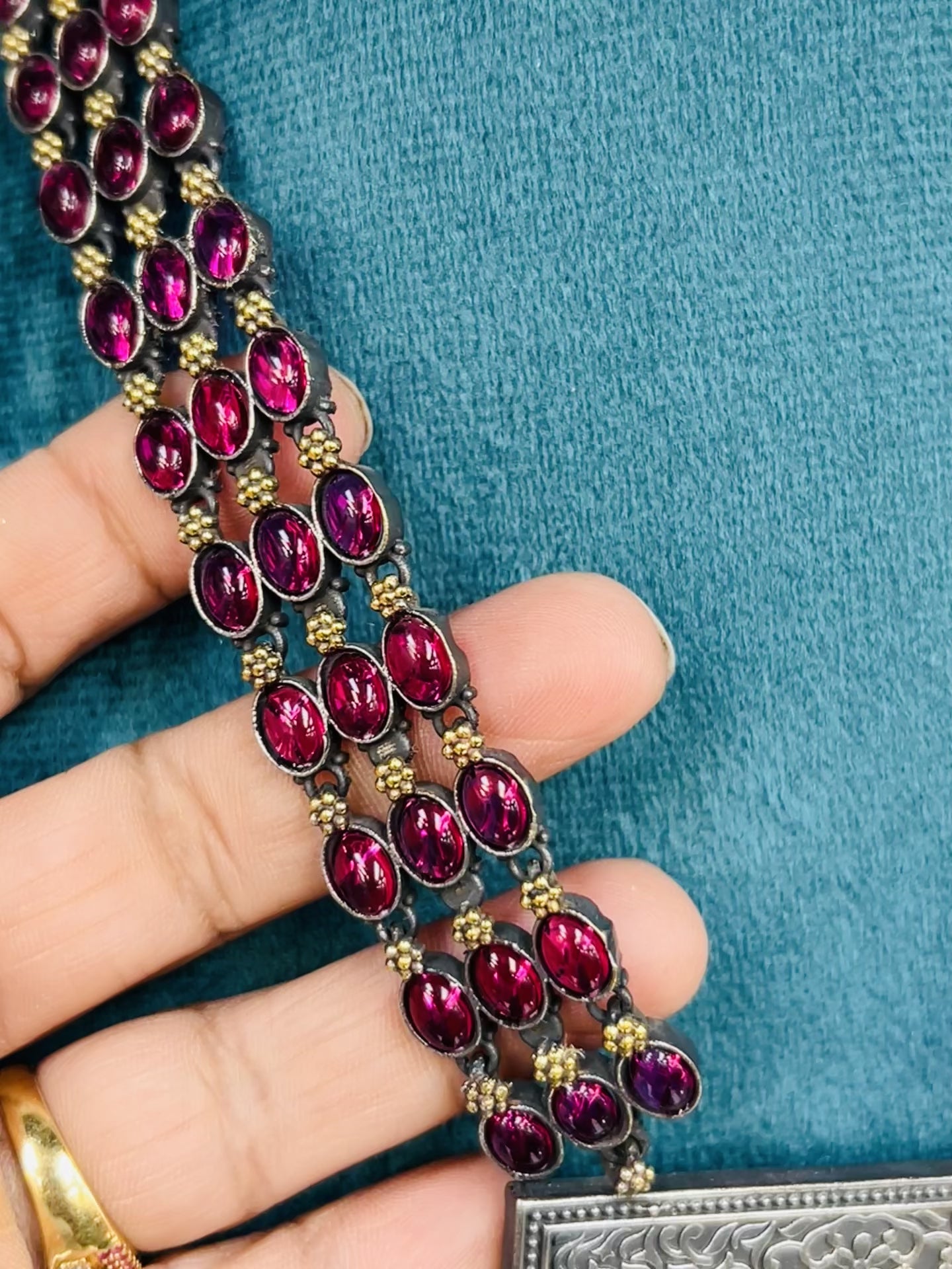 Dual tone necklace set