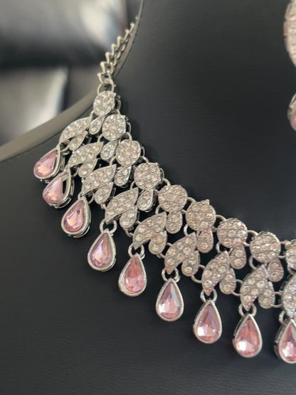Pink elegance: necklace set